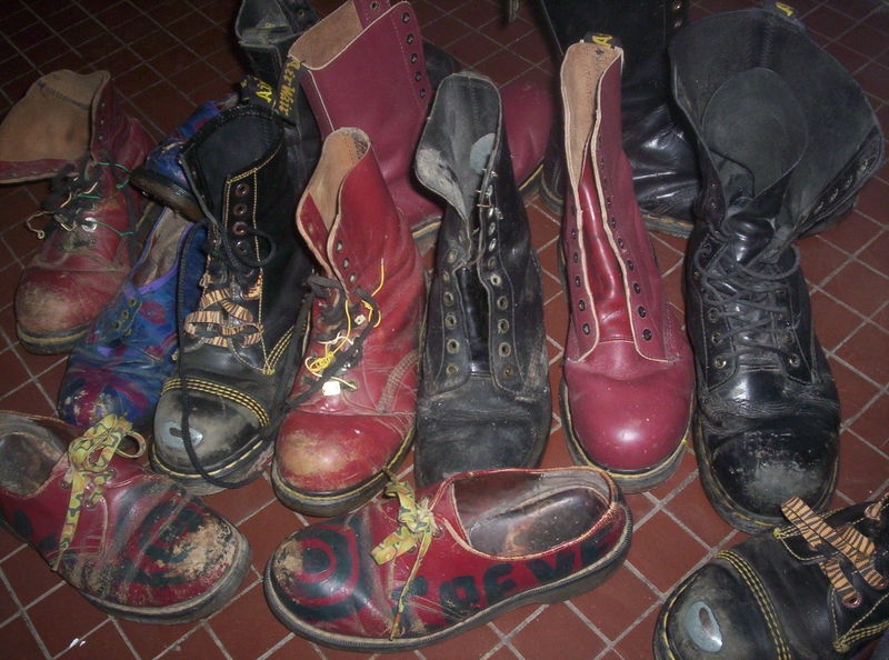 Image: 800px-docmartens-77fe29.jpg