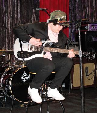 Image: 6325230150_stumponstage-abc925.jpg